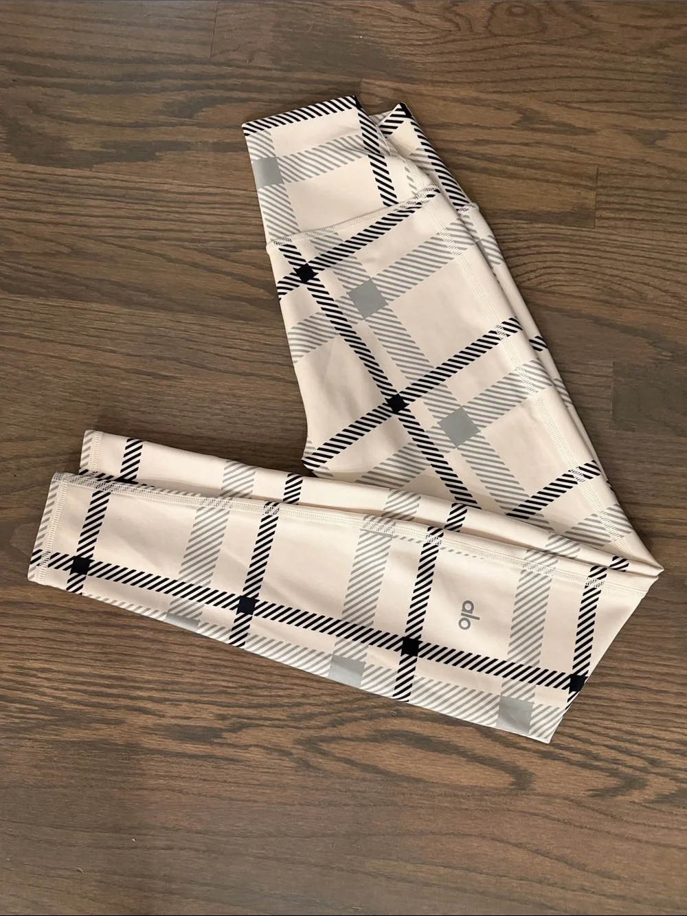 ALO Yoga Plaid High-Rise Leggings — White, Gray, Black